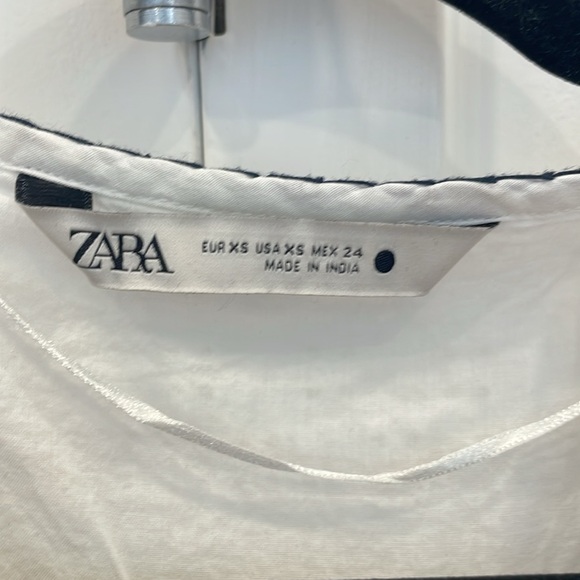 Zara eyelet dress with v neck size XS - Picture 2 of 3